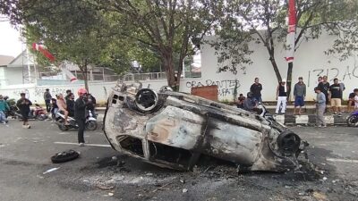 Massa Bakar Mobil hingga Rusak Kantor Bupati Pati, Demo Tolak Kenaikan PBB Berujung Ricuh