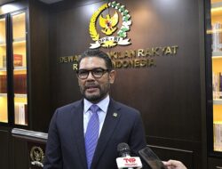 OTT Wamenaker, Nasir Djamil: Gol Bunuh Diri!