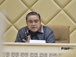 DPR Curiga, KPU Rahasiakan Ijazah Capres-Cawapres