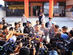 Prabowo Jenguk Polisi Korban Rusuh, Kapolri Janji Tuntaskan Kasus