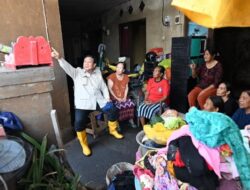 Lumpur Sampai Betis, Prabowo Turun ke Gang Sempit di Bali