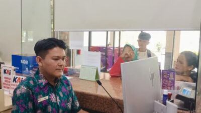 Peringati Hari Batik Nasional, Petugas Frontliner Stasiun dan Pekerja Kantor KAI Divre III Palembang Kenakan Busana Batik