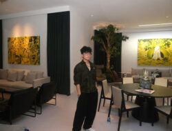 Jejak Atreyu Moniaga di Art Jakarta 2025: Sebuah Perayaan Refleksi dan Regenerasi Seni