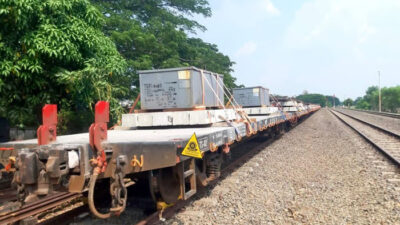 KAI Logistik Perkuat Dukungan Terhadap Proyek Infrastruktur Perkeretaapian Melalui Pengiriman Wesel Bantalan Beton