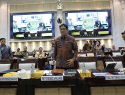 Pakaian Ilegal: Menkeu Ancam Sanksi Berat, Blacklist Importir Seumur Hidup