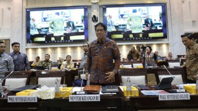 Pakaian Ilegal: Menkeu Ancam Sanksi Berat, Blacklist Importir Seumur Hidup