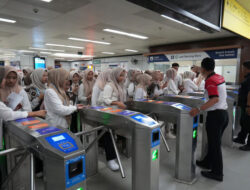 LRT Jabodebek Ajak 1.200 Santri Kenali Transportasi Publik dan Profesi di Baliknya
