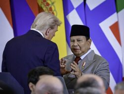 Presiden Trump Puji Indonesia, Jabat Tangan dengan Prabowo di KTT Perdamaian