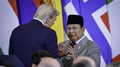 Presiden Trump Puji Indonesia, Jabat Tangan dengan Prabowo di KTT Perdamaian