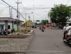 KAI Daop 8 Surabaya Lakukan Perbaikan Jalan Perlintasan di Mojokerto, Imbau Pengguna Jalan Gunakan Jalur Alternatif