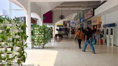 KAI Daop 8 Surabaya Wujudkan Kepedulian Lingkungan melalui Pemeliharaan Ruang Hijau dan Infrastruktur Keselamatan