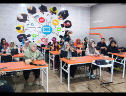 30 UMKM di Makassar Ikuti Kelas Intensif Telkom x UrbanDigital Pelajari Strategi AI dan TikTok Live