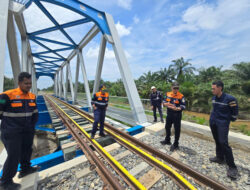 Siap Sambut Nataru, KAI Sumut Ganti Ribuan Bantalan Rel di Jembatan Kereta Api
