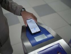 KAI Catat Ada 10.800 Transaksi Pembayaran LRT Jabodebek Menggunakan QRIS Tap