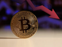 Bitcoin Turun di Bawah US$98.000 untuk Ketiga Kalinya! Sinyal Bahaya?