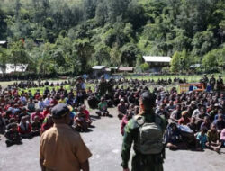 Jelang Natal, Pangkogabwilhan III Hadiri Tradisi Bakar Batu di Tanah Papua