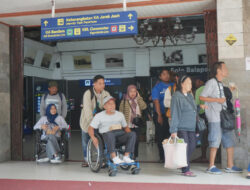 KAI Daop 6 Yogyakarta Dukung Wisata Inklusif Yayasan Rumah Difabel Indonesia dalam Peringatan Hari Disabilitas Internasional 2025 di Stasiun Solo Balapan