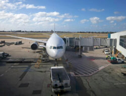 Mengapa Membeli Tiket Pesawat Dadakan Mahal?