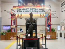 KAI Daop 7 Madiun Hadirkan Ornamen Tematik Natal dan Tahun Baru di Stasiun