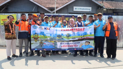 KAI Daop 1 Jakarta Bersama Serikat Pekerja dan Komunitas Railfans Gencarkan Sosialisasi Keselamatan di Perlintasan Sebidang Rangkasbitung