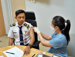 KAI Vaksinasi Petugas LRT Jabodebek Jelang Angkutan Nataru 2025/2026