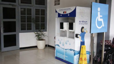 Manfaatkan Water Station di Daop 1 Jakarta, Jangan Lupa dan Isi Tumbler Anda