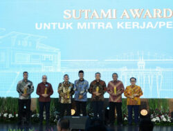 Kementerian Pekerjaan Umum Anugerahkan WSBP sebagai Penyedia Jasa Terbaik pada SUTAMI AWARD