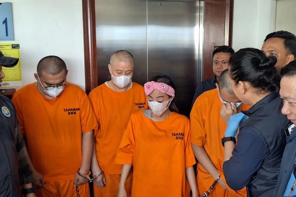 Badan Narkotika Nasional (BNN) mengimbau masyarakat untuk proaktif melaporkan segala bentuk indikasi penyalahgunaan maupun peredaran gelap narkotika di lingkungan sekitar.