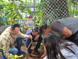 BRI BO Tanah Abang Region 6/Jakarta 1 Laksanakan Aksi Sosial Penanaman Pohon di RPTRA Kampung Bali