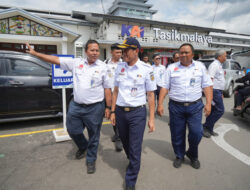 Direktur Utama PT KAI Lakukan Posko Angkutan Nataru 2025/2026, Pastikan Pelanggan Terlayani dengan Baik