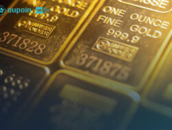 Harga Emas Koreksi Setelah Rekor Tertinggi, Tren Kenaikan Masih Terjaga