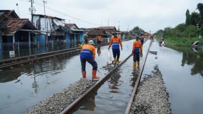 Cuaca Ekstrem dan Banjir Ganggu KA, Jalur Sragi–Pekalongan Normal Kembali