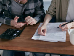 Mengatur Keuangan Rumah Tangga di Tengah Harga Kebutuhan yang Terus Naik