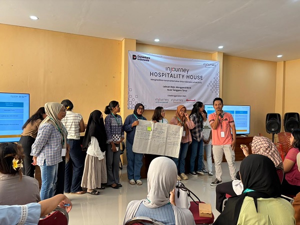 Suasana pelatihan InJourney Hospitality House (IHH) Batch VI di PLUT Manggarai Barat, Labuan Bajo, yang diikuti oleh 75 pelaku pariwisata lokal sebagai upaya penguatan kualitas layanan dan hospitality berbasis potensi daerah. Lokapalanews