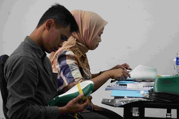 Kementerian Perindustrian (Kemenperin) tengah berupaya memulihkan daya saing industri kecil dan menengah (IKM) alas kaki guna menghadapi tekanan ekonomi global dan perubahan tren pasar.