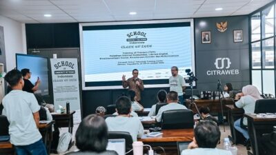 Wakil Menteri Komunikasi dan Digital Nezar Patria saat memberikan arahan dalam pelatihan internet komunitas di Citraweb Solusi Teknologi Training Center, Sleman, Yogyakarta, Kamis (15/1/2026).