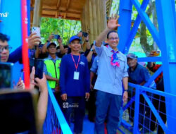 Diresmikan Anies Baswedan, Jembatan Titian Persatuan Dibangun Warga dan Aksi Bersama