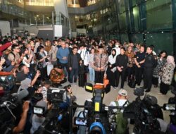 Pemerintah Evakuasi 32 WNI dari Iran