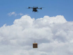 Distribusi Material Konstruksi ke Area Terpencil dengan DJI FlyCart 100