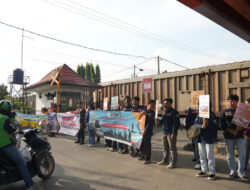 KAI Divre IV Tanjungkarang Ingatkan Masyarakat Dilarang Beraktivitas di Jalur Kereta Api