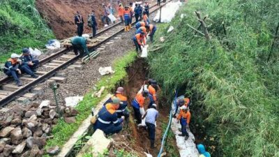 Perbaikan Gogosan Dikebut, KAI Daop 2 Bandung Targetkan Esok Hari Operasional KA Siliwangi Kembali Normal