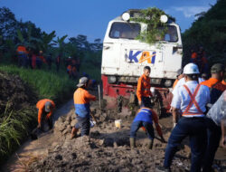 Seluruh Penumpang dan Crew KA Ciremai Dipastikan Selamat Pasca Longsoran di Petak Maswati – Sasaksaat, KAI Daop 2 Bandung Sampaikan Permohonan Maaf ke Seluruh Pelanggan Terdampak