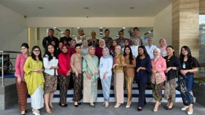 Semarak Hari Kartini, Pekerja BRI Branch Office Gunung Sahari Kenakan Pakaian Nasional Beraneka Warna