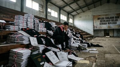 Melipat Harapan di Balik Toga: Menyoal Inflasi Sarjana dan Devaluasi Gelar