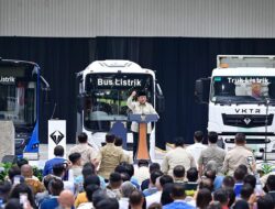 Prabowo Targetkan Produksi Massal Sedan Listrik pada 2028