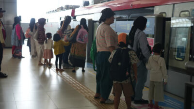 Hari Pertama Libur Panjang, Dukuh Atas dan Harjamukti Jadi Stasiun Terpadat LRT Jabodebek