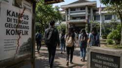 Kampus yang Retak