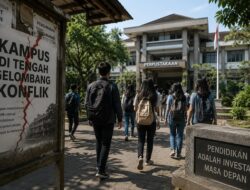 Kampus yang Retak