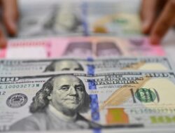 Rupiah Jadi Bantalan Ekonomi, Ekonom Sebut Kondisi “Overshooting”