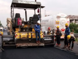 Tingkatkan Kuslitas Perkerasan Jalan, PT Jasamarga Tollroad Maintenance Laksanakan Pekerjaan di Ruas Tol Semarang
